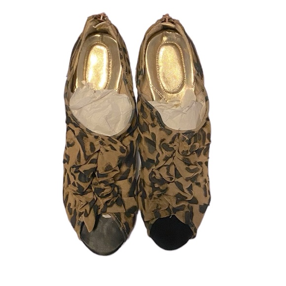 NWOT Women’s Leopard Print Ruffle Top Open-Toe Pumps - Picture 6 of 9